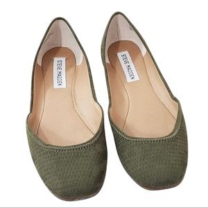 NWOT - Steve Madden Azika Olive Flats